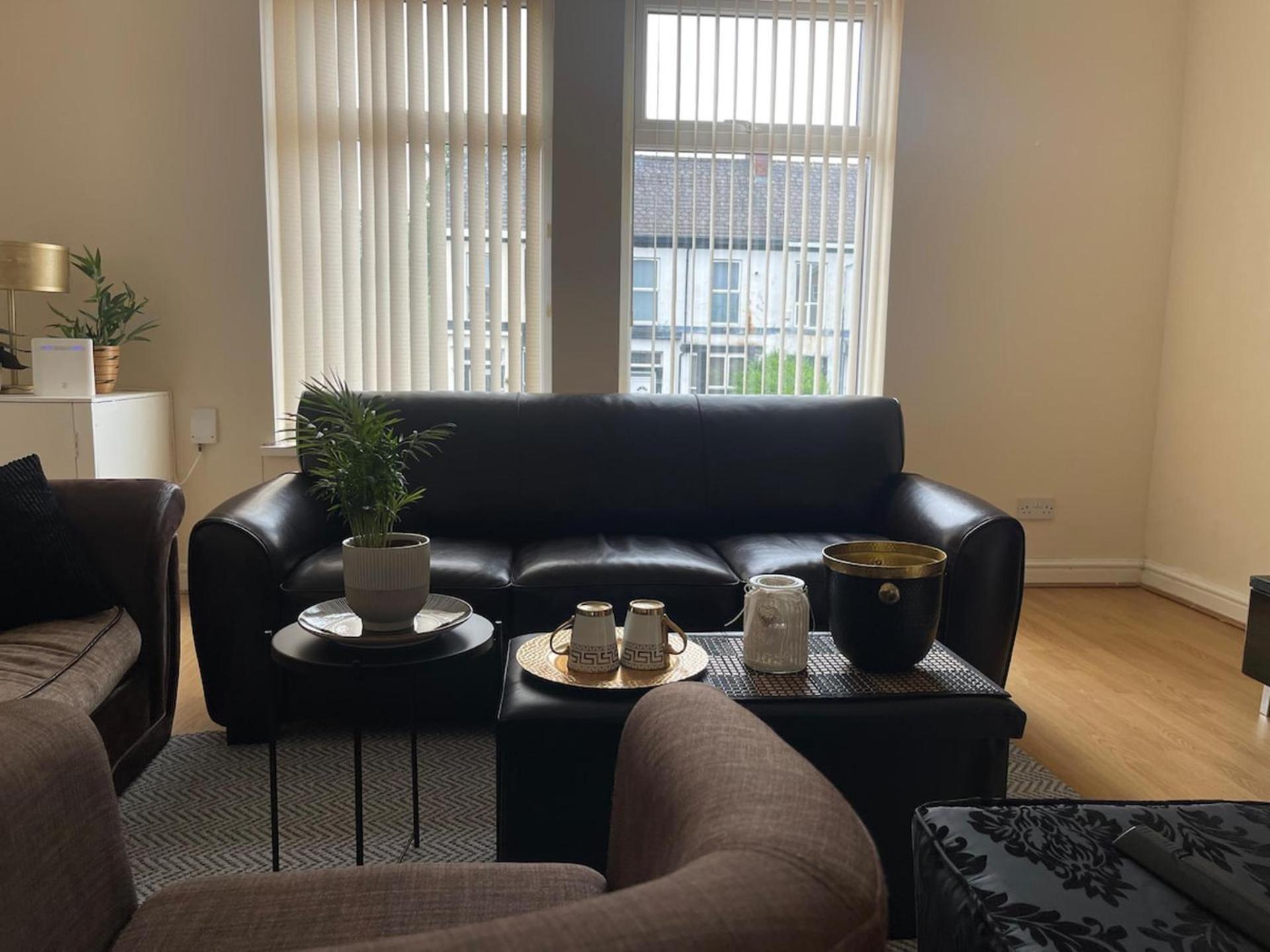 2-Bed Apartment - Sleeps 4 - Street Parking - Wifi Manchester Exterior photo